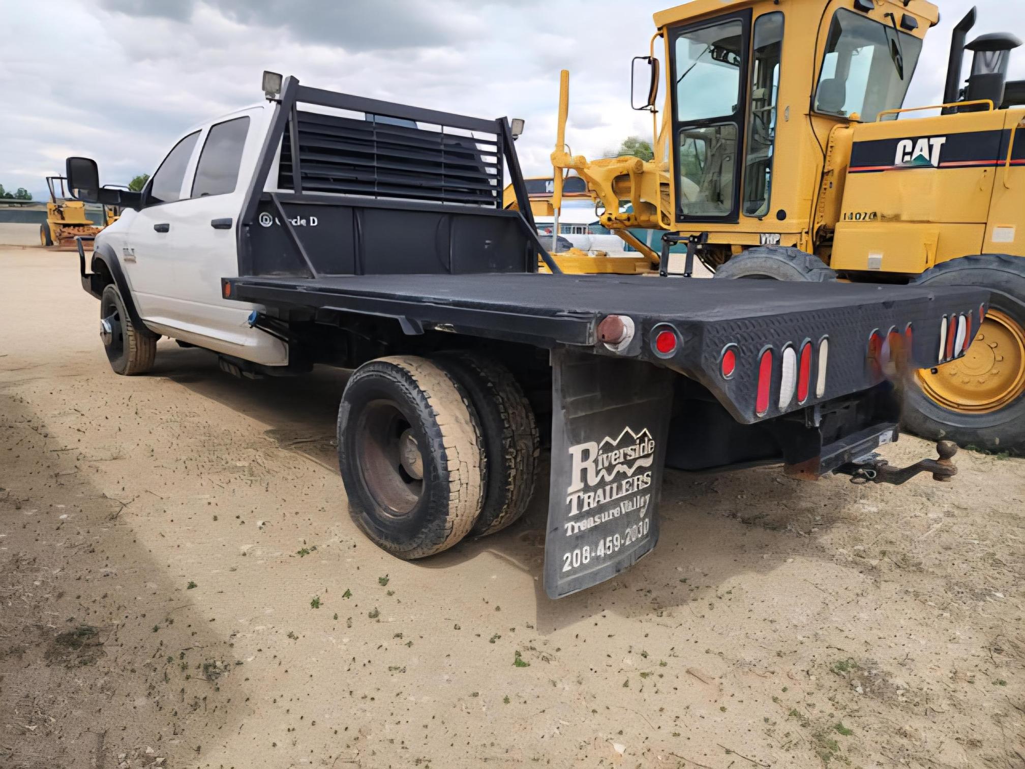 2015 RAM 3500 HD Flatbed Gooseneck - Image 9